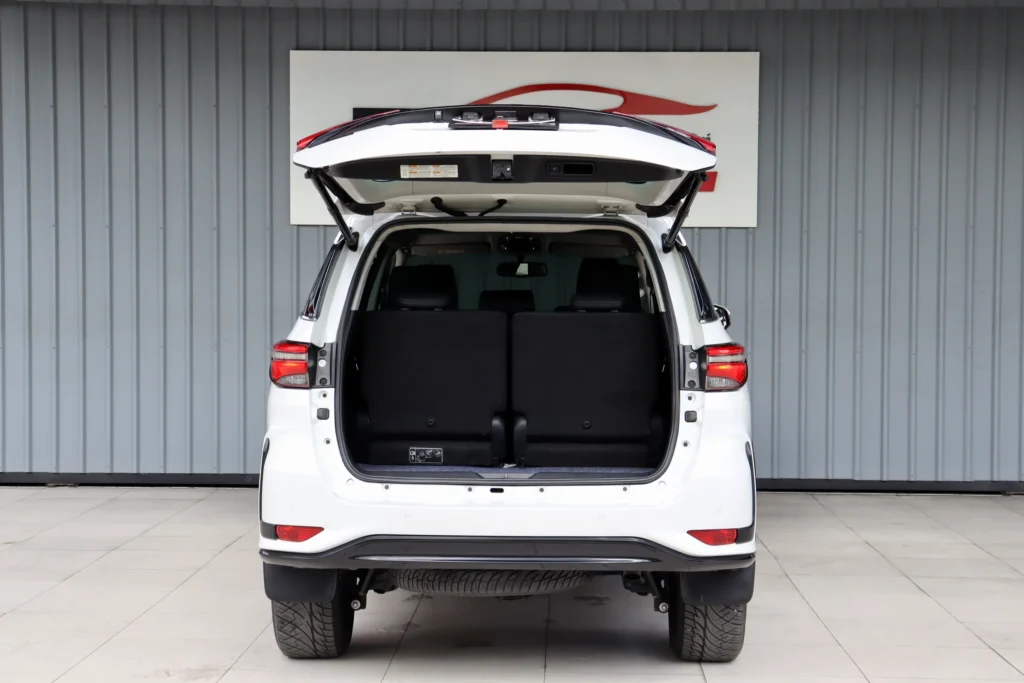 Toyota Fortuner 2.4 Leader V 2WD 2023 [IEJE]