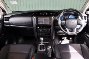 Toyota Fortuner 2.4 Leader V 2WD 2023 [IEJE]