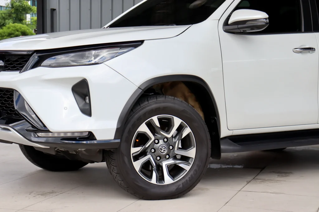 Toyota Fortuner 2.4 Leader V 2WD 2023 [IEJE]