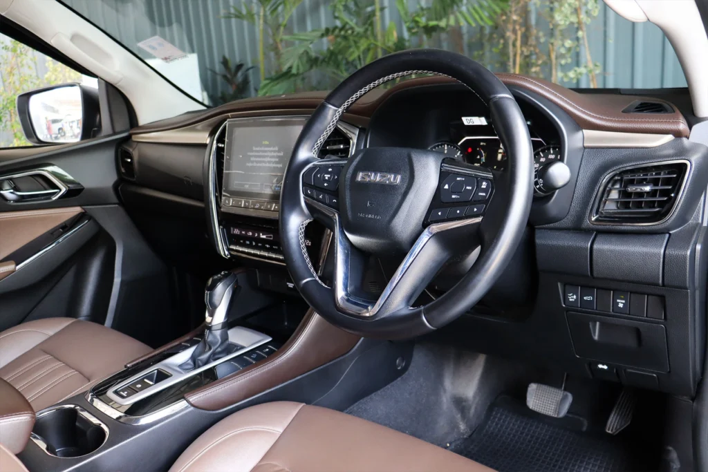 ISUZU MU-X 1.9 ULTIMATE 2WD 2023 [GAJI]