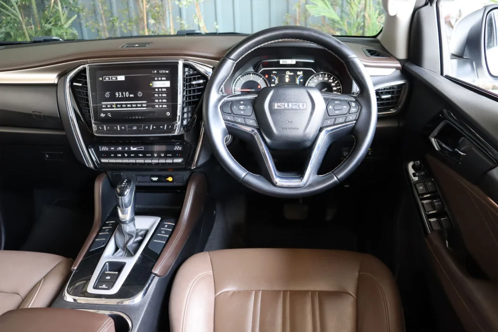 ISUZU MU-X 1.9 ULTIMATE 2WD 2023 [GAJI]