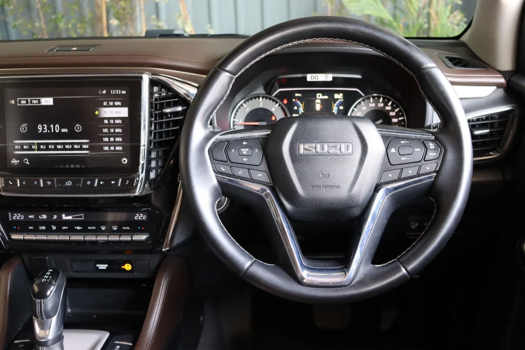 ISUZU MU-X 1.9 ULTIMATE 2WD 2023 [GAJI]