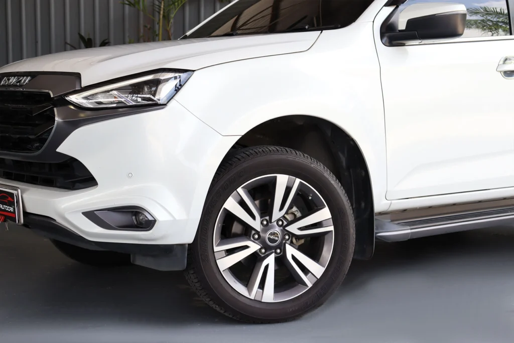 ISUZU MU-X 1.9 ULTIMATE 2WD 2023 [GAJI]