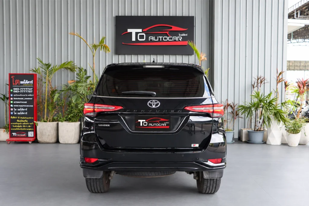 Toyota Fortuner 2.4 Leader V 2WD 2023 [GIEF]