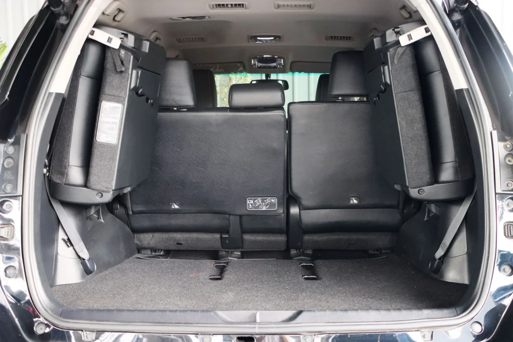 Toyota Fortuner 2.4 Leader V 2WD 2023 [GIEF]