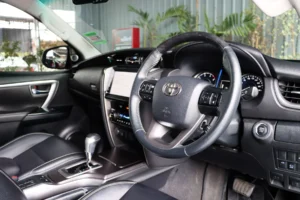 Toyota Fortuner 2.4 Leader V 2WD 2023 [GIEF]