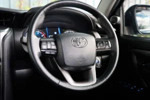 Toyota Fortuner 2.4 Leader V 2WD 2023 [GIEF]
