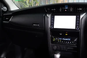 Toyota Fortuner 2.4 Leader V 2WD 2023 [GIEF]