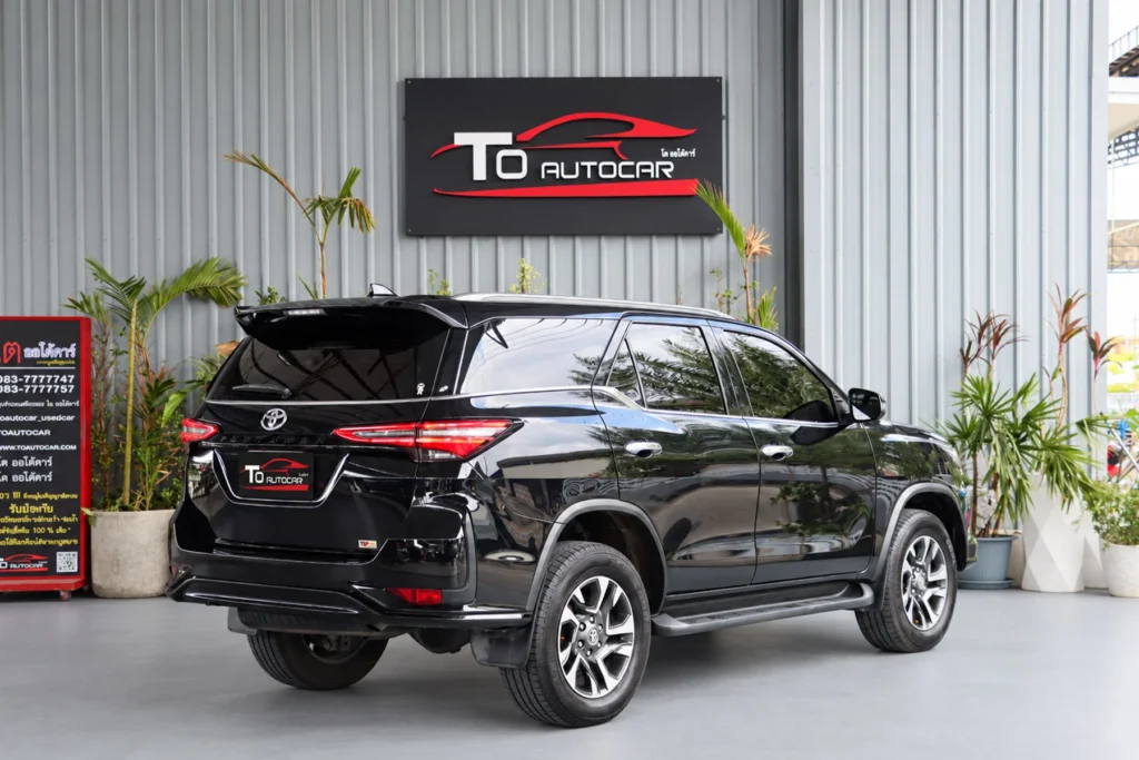Toyota Fortuner 2.4 Leader V 2WD 2023 [GIEF]