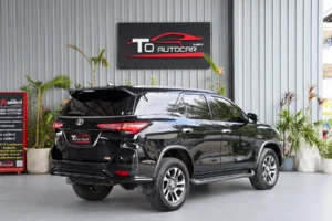 Toyota Fortuner 2.4 Leader V 2WD 2023 [GIEF]
