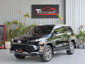 Toyota Fortuner 2.4 Leader V 2WD 2023 [GIEF]