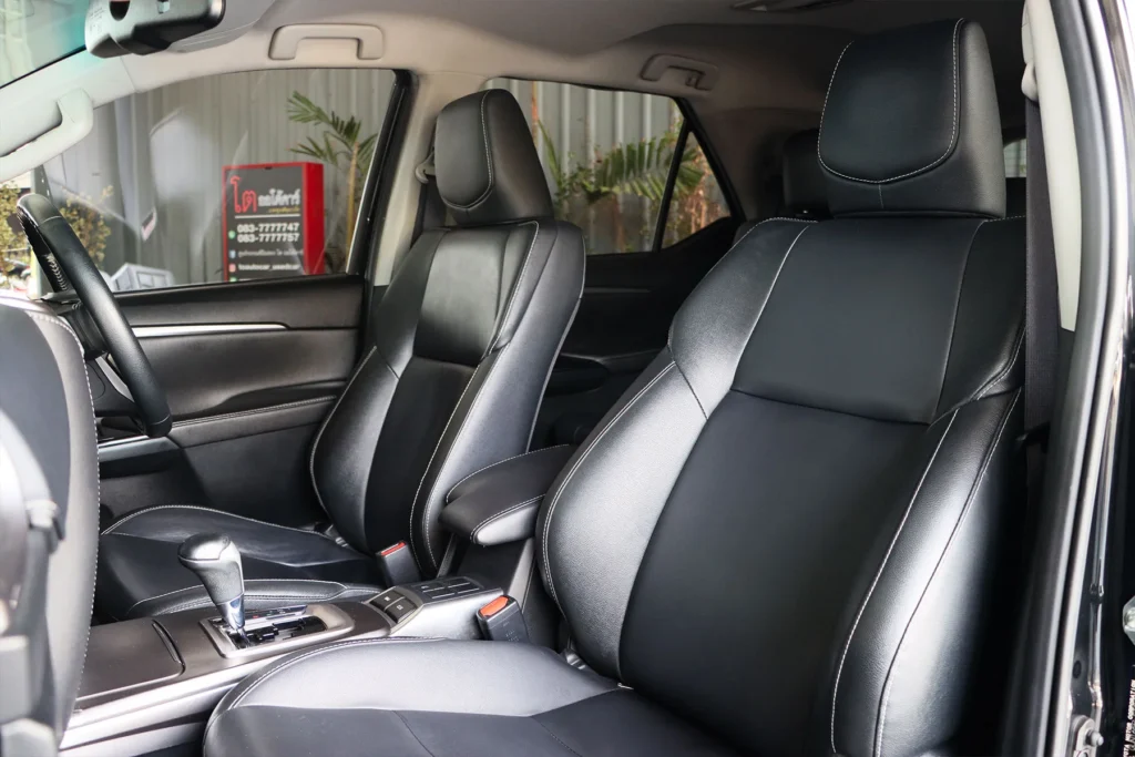 Toyota Fortuner 2.4 Leader V 2WD 2023 [GIEF]