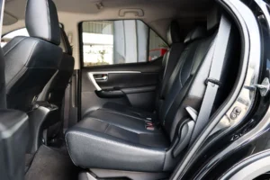 Toyota Fortuner 2.4 Leader V 2WD 2023 [GIEF]