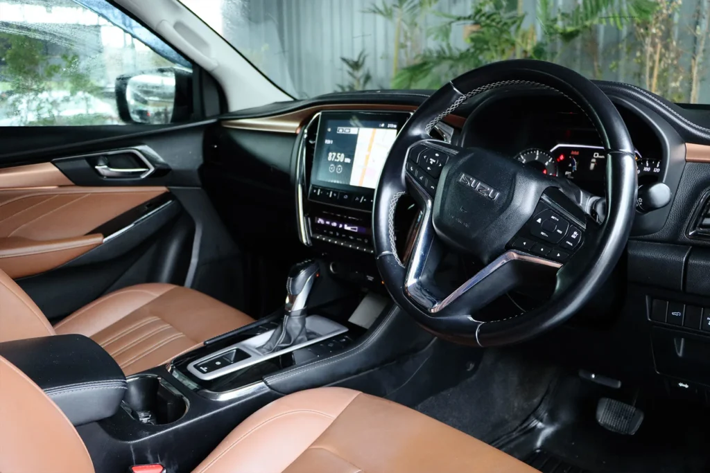 Isuzu MU-X 3.0 Ultimate 2WD 2022 [GAJI]