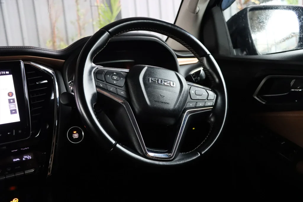 Isuzu MU-X 3.0 Ultimate 2WD 2022 [GAJI]
