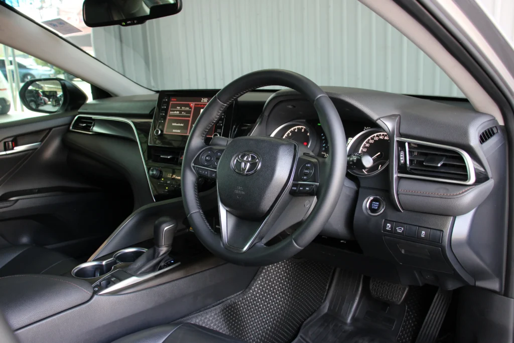 Toyota Camry 2.5 Sport MNC 2022 [HGJD]