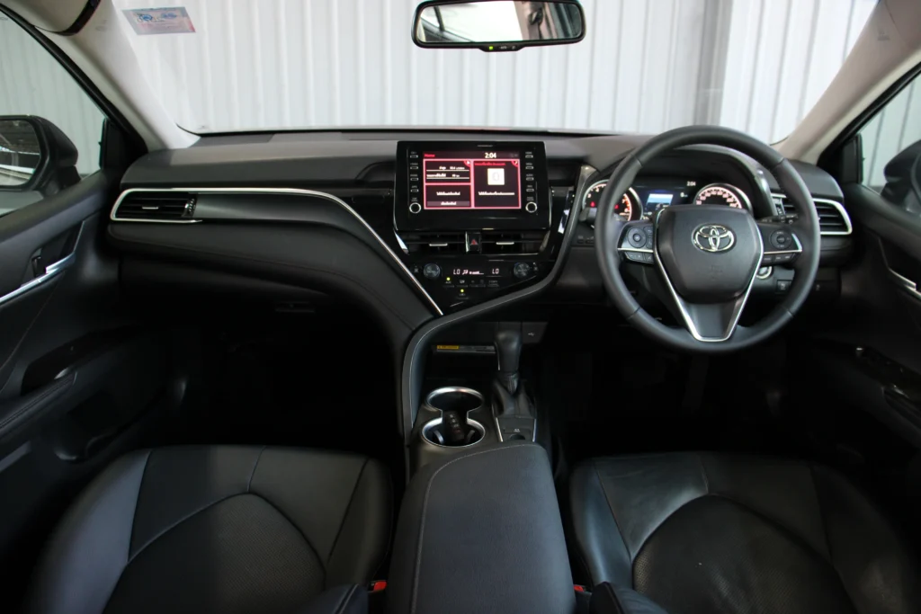 Toyota Camry 2.5 Sport MNC 2022 [HGJD]