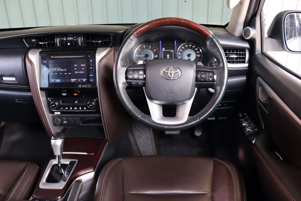 Toyota Fortuner 2.4 V 2WD MNC 2019 [CEAA]