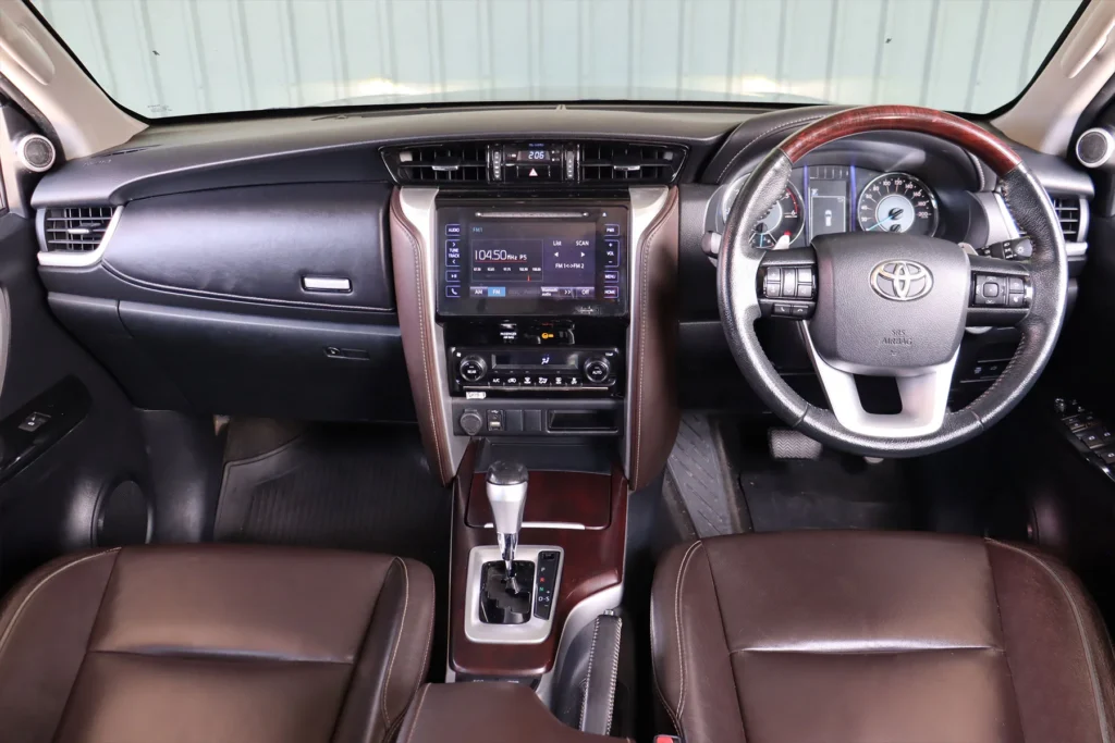 Toyota Fortuner 2.4 V 2WD MNC 2019 [CEAA]
